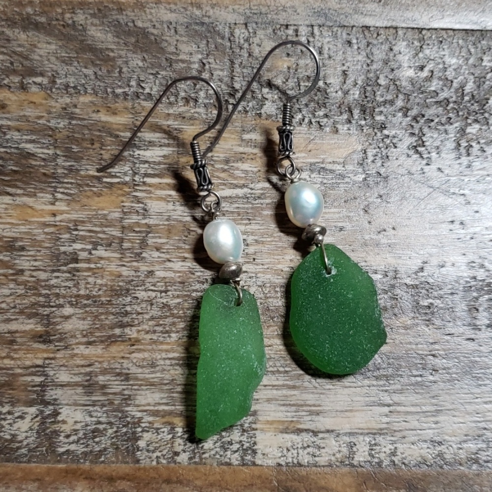 Green Sea glass and pearl silver earrings.